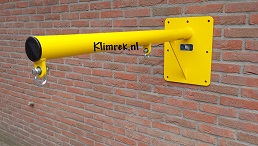 RAL1023-WallySwing®-schommel-muurschommel-schommelbuis-schommelpaal-wandschommel-gevelschommel-klimrek.nl